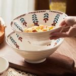 Discover the ultimate ramen bowl buying guide by sharmeehouse, a professional ceramic factory (MOQ 1500). Learn to choose the perfect bowl size, shape, and design to elevate your ramen experience, tailored to global trends in Europe, America, and Japan.